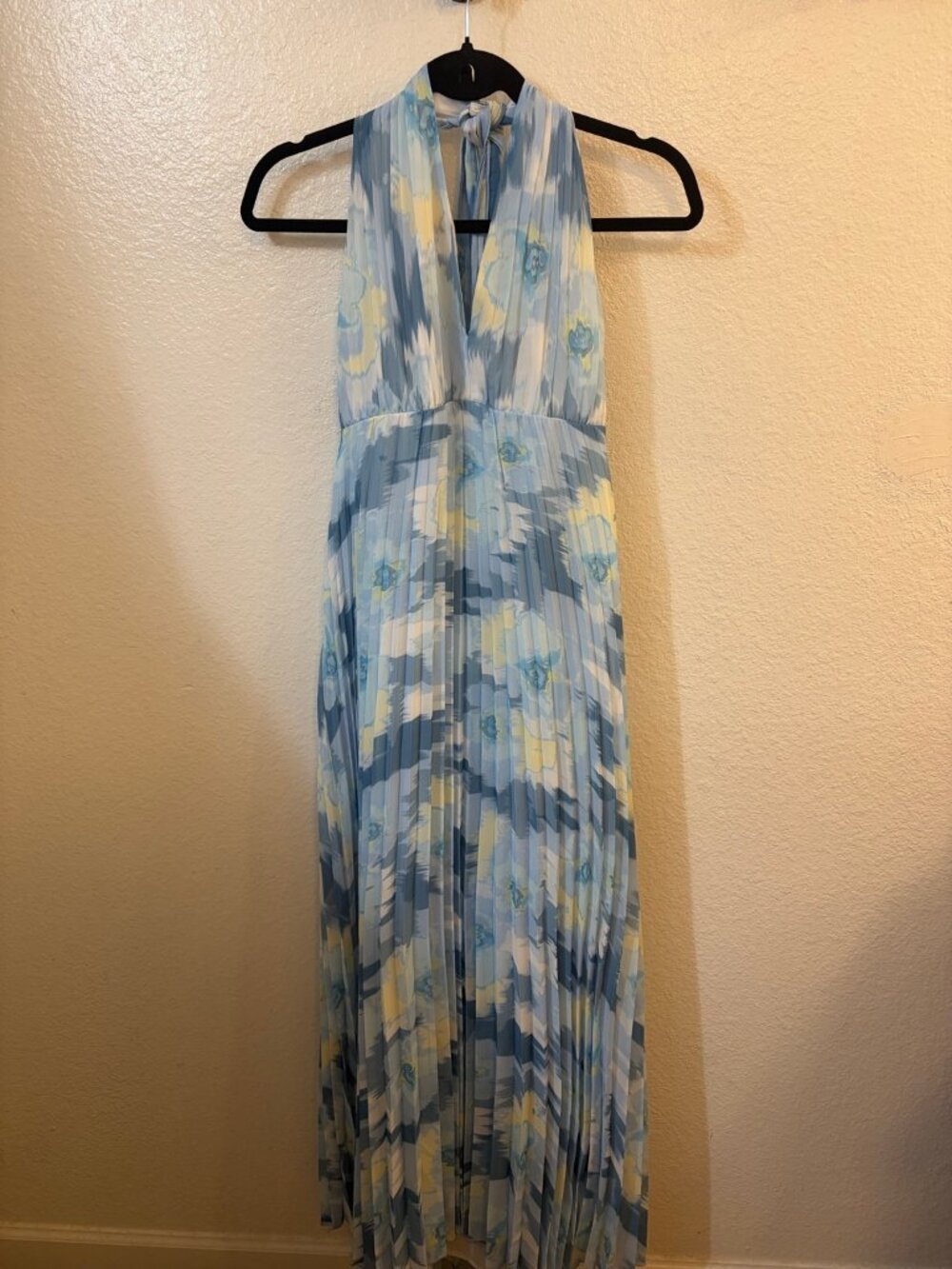 Steve Madden Pleated Halter Maxi Dress Hazy Blue Floral Print Open Back Size L - Picture 3 of 5